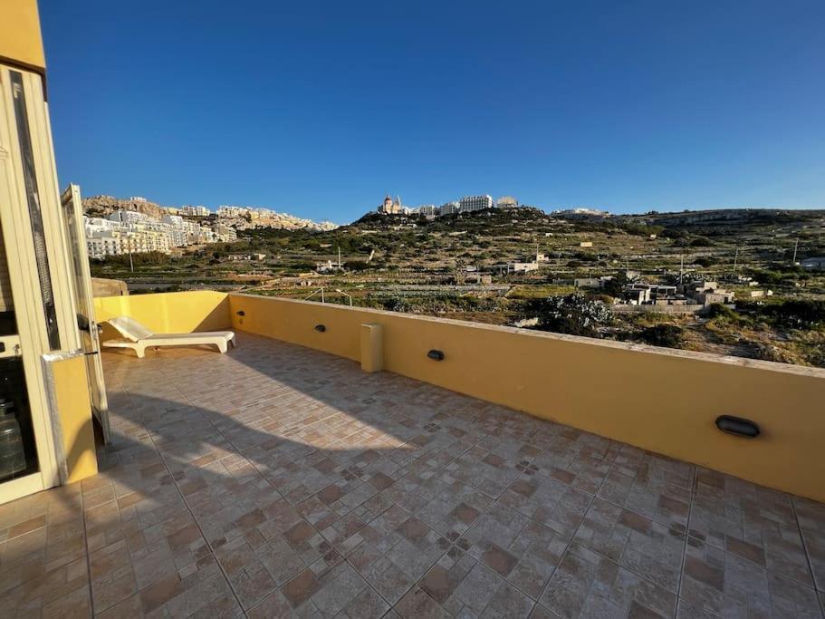Conmal Penthouse In Mellieha Bay Lejlighed Eksteriør billede